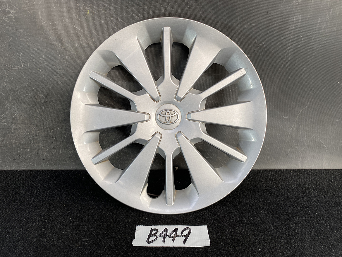 B449_1 TOYOTA PASSO M700A Genuine 14inch WHEEL CAP / HUB CAP x1 » NZ.95 » JDM-PARTS NZ » JDM-PARTS NZ Silver Toyota alloy wheel cover with many angular spokes and a Toyota emblem in the center, displayed against a dark background. TOYOTA PASSO M700A Genuine 14inch WHEEL CAP / HUB CAP x1 » JDM-PARTS NZ