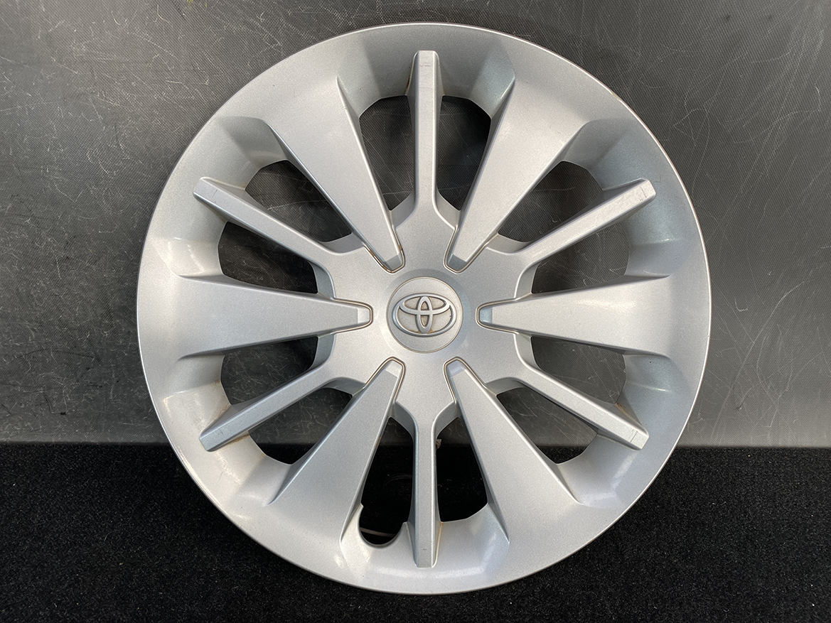 B449_2 TOYOTA PASSO M700A Genuine 14inch WHEEL CAP / HUB CAP x1 » NZ.95 » JDM-PARTS NZ » JDM-PARTS NZ Silver Toyota alloy wheel cover with multiple angular spokes and a central Toyota emblem. TOYOTA PASSO M700A Genuine 14inch WHEEL CAP / HUB CAP x1 » JDM-PARTS NZ