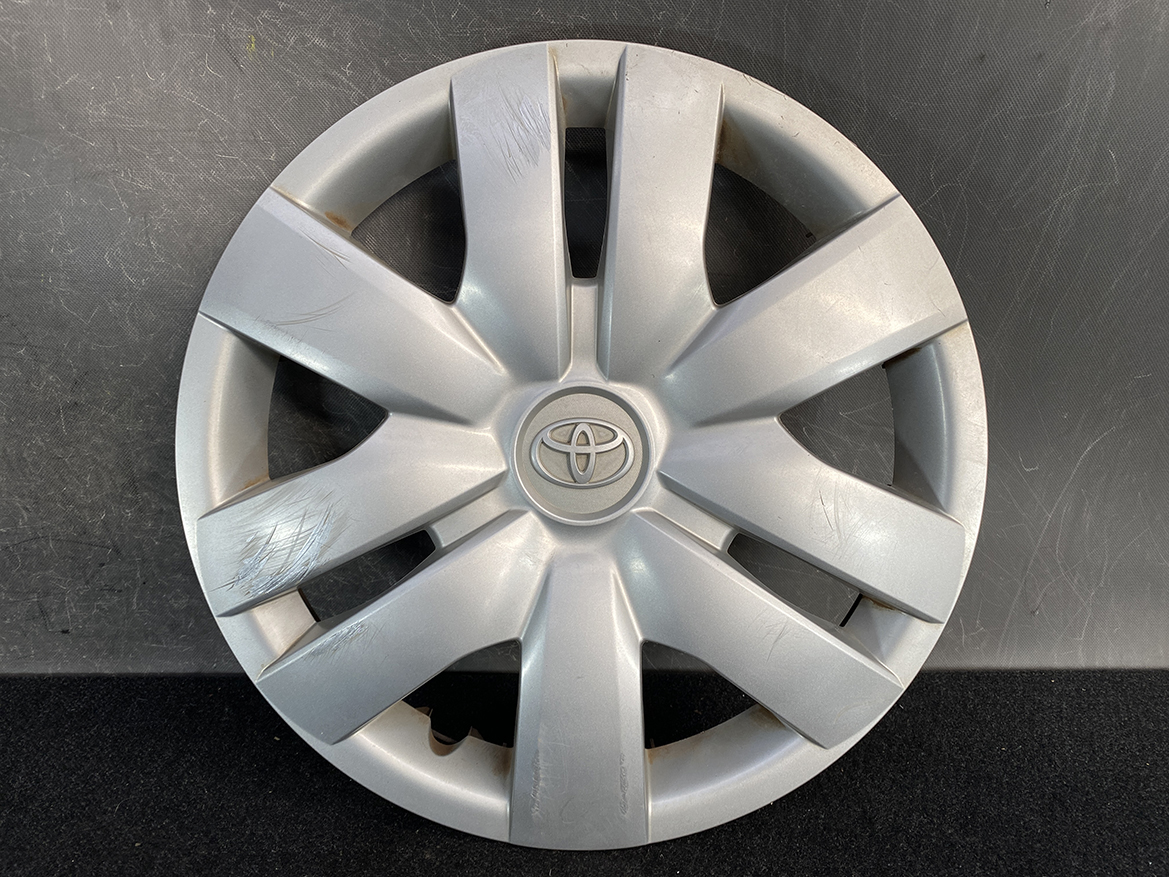B453_2 TOYOTA BELTA SCP92 NCP96 KSP92 Genuine 14inch WHEEL CAP / HUB CAP x1 » NZ.95 » JDM-PARTS NZ » JDM-PARTS NZ Silver Toyota hubcap with center logo and multiple scratch marks across the spokes. TOYOTA BELTA SCP92 NCP96 KSP92 Genuine 14inch WHEEL CAP / HUB CAP x1 » JDM-PARTS NZ