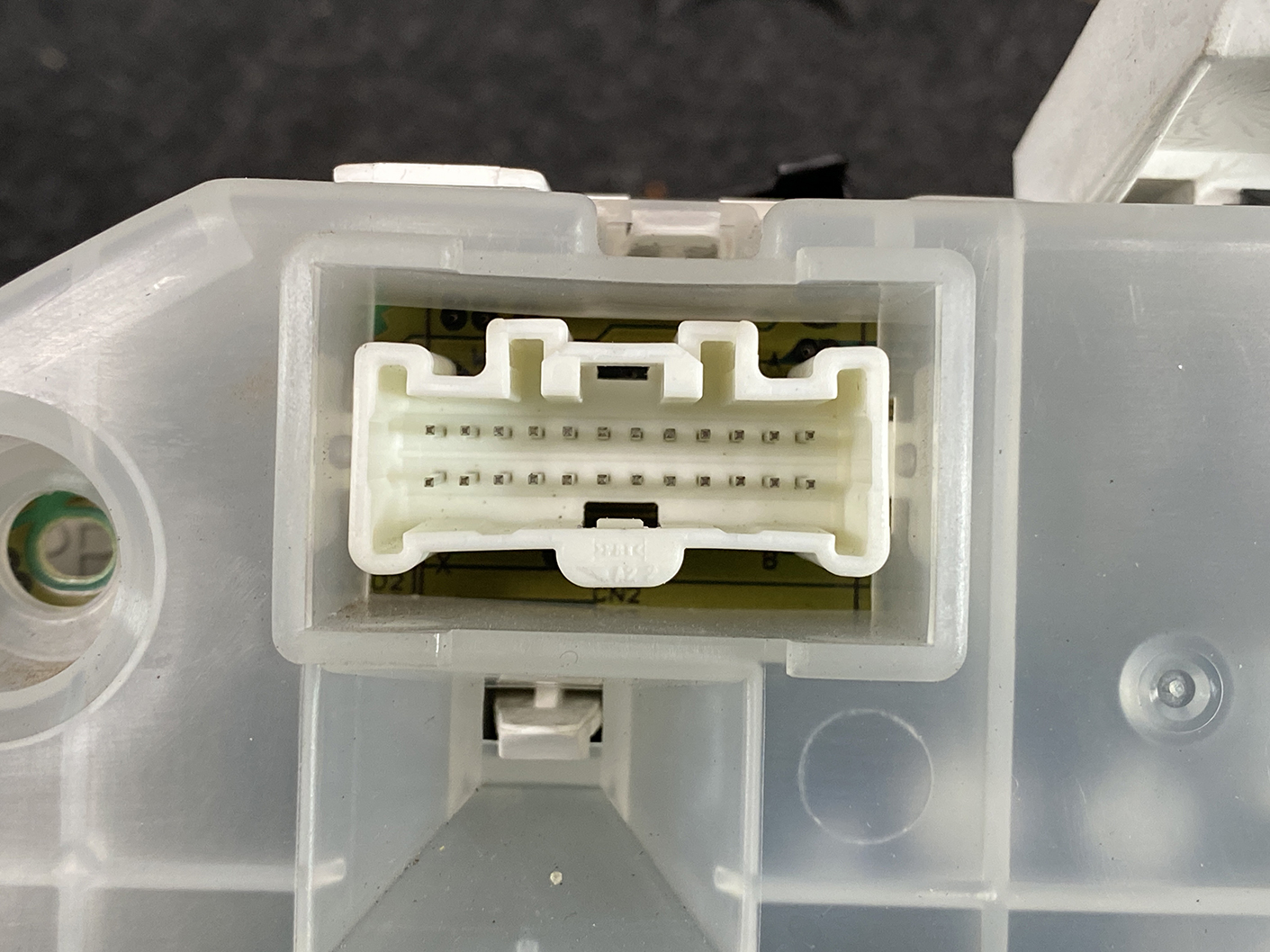B477_5 MAZDA DEMIO MAZDA 2 DE3FS Genuine Instrument Cluster D01J55430 K9001 » NZ.95 » JDM-PARTS NZ » JDM-PARTS NZ Close-up of a white multi-pin electrical connector inside a gray plastic housing, showing two rows of small pins. MAZDA DEMIO MAZDA 2 DE3FS Genuine Instrument Cluster D01J55430 K9001 » JDM-PARTS NZ
