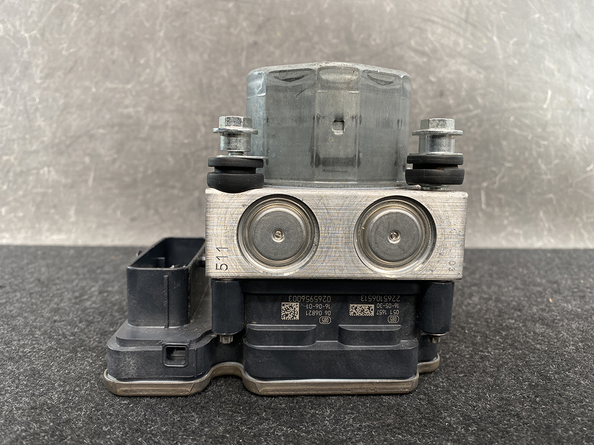 BNZ-ACTR-A000431 _10 Mercedes Benz Genuine ABS Actuator Pump A000 431 23 00 / 0 265 255 634 » NZ9.95 » JDM-PARTS NZ » JDM-PARTS NZ Automotive ABS hydraulic module with a gray motor housing and two round pressure pistons on a metal block assembly. Note: for context, describes the ABS valve body used in vehicle braking systems. Mercedes Benz Genuine ABS Actuator Pump A000 431 23 00 / 0 265 255 634 » JDM-PARTS NZ