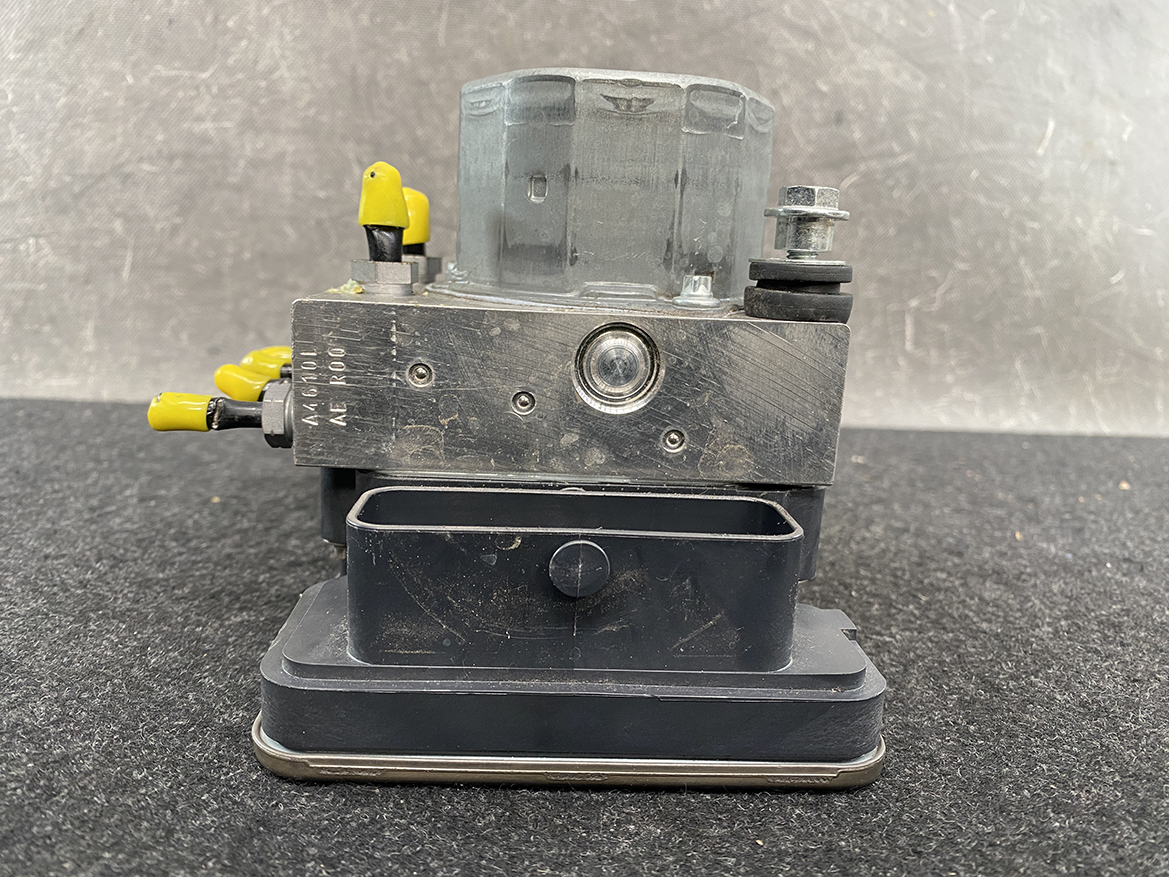 BNZ-ACTR-A000431 _9 Mercedes Benz Genuine ABS Actuator Pump A000 431 23 00 / 0 265 255 634 » NZ9.95 » JDM-PARTS NZ » JDM-PARTS NZ ABS hydraulic control module from a vehicle, with yellow capped hydraulic lines and a metal housing mounted on a base plate Mercedes Benz Genuine ABS Actuator Pump A000 431 23 00 / 0 265 255 634 » JDM-PARTS NZ