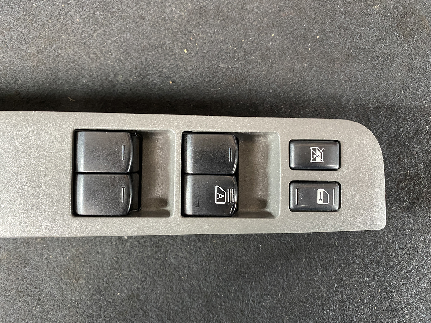 B487_3 NISSAN CUBE Z11 Genuine Master Power Window Switch 80960 3U000 » NZ.95 » JDM-PARTS NZ » JDM-PARTS NZ Driver-side car door panel with four power window switches and two small function buttons (window lock and rear window lock) NISSAN CUBE Z11 Genuine Master Power Window Switch 80960 3U000 » JDM-PARTS NZ