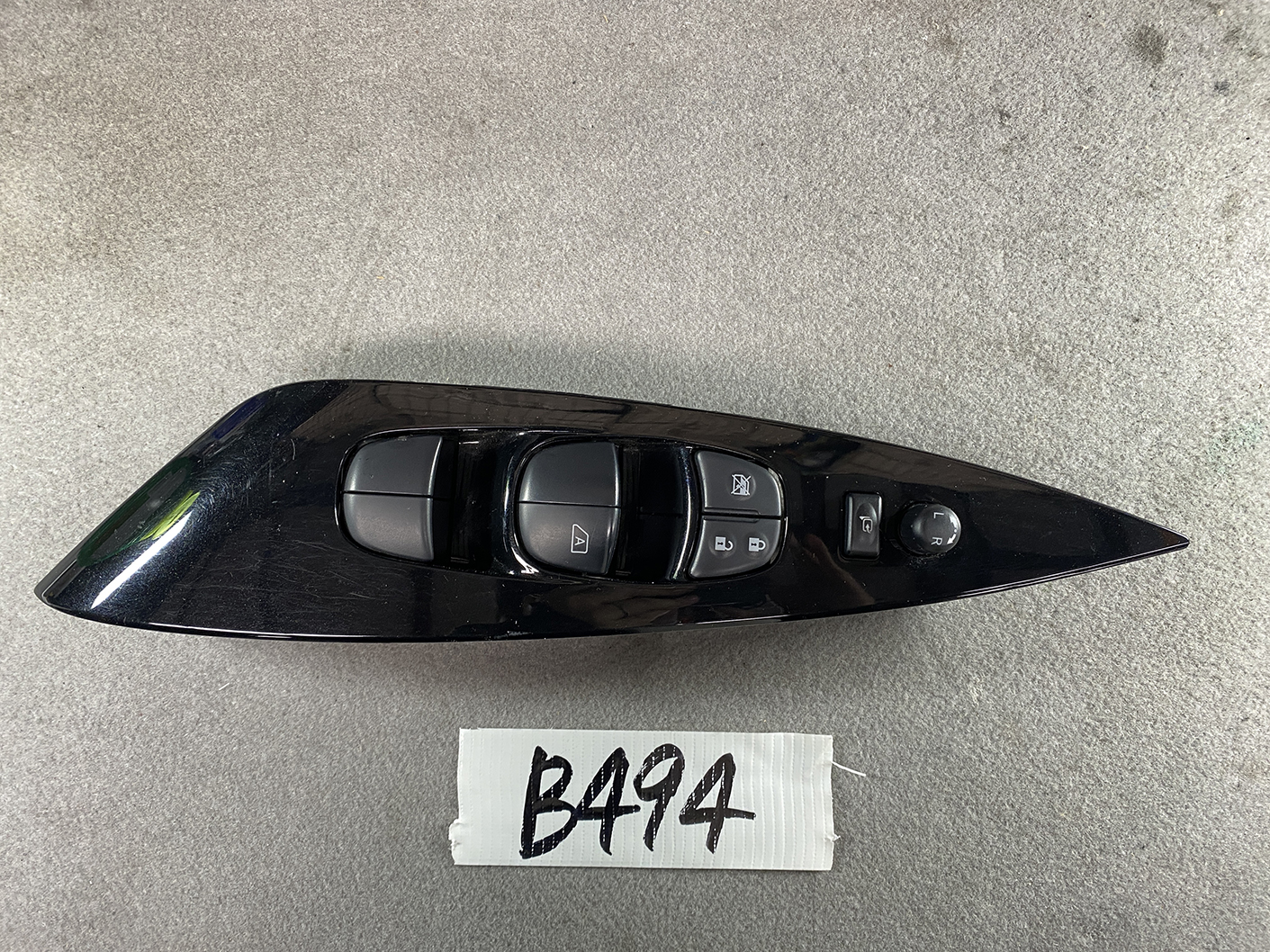 B494_2 NISSAN NOTE E11 Genuine Master Power Window Switch 25401 5SK0A » NZ.95 » JDM-PARTS NZ » JDM-PARTS NZ Black car door panel with power window controls and mirror adjustment knob. NISSAN NOTE E11 Genuine Master Power Window Switch 25401 5SK0A » JDM-PARTS NZ