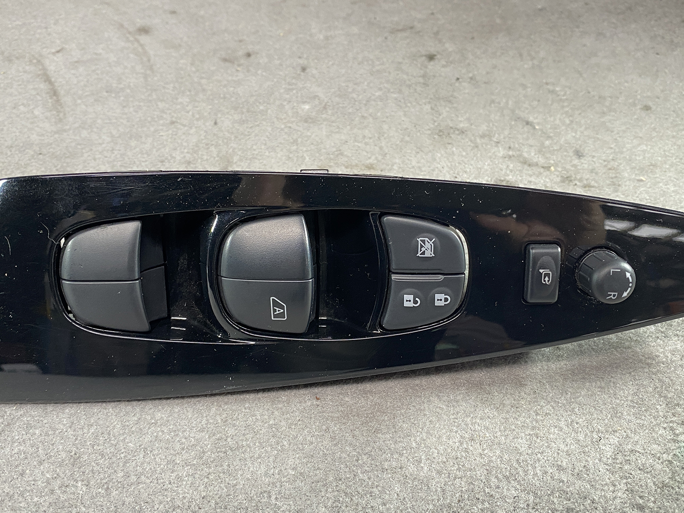 B494_3 NISSAN NOTE E11 Genuine Master Power Window Switch 25401 5SK0A » NZ.95 » JDM-PARTS NZ » JDM-PARTS NZ Car door control panel with power window switches, door lock buttons, and side mirror adjustment knob on a glossy black surface. NISSAN NOTE E11 Genuine Master Power Window Switch 25401 5SK0A » JDM-PARTS NZ