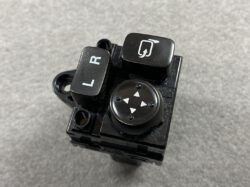Car side mirror adjustment control with L and R selectors and a four-way directional pad