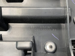 Close-up of a gray Toyota plastic component with stamp '>PP< TOYOTA 53122-58050 A1', plus a visible screw and a purple marker line.