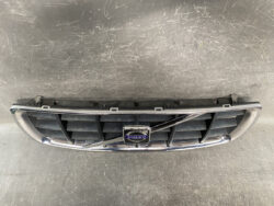 Front grille from a Volvo car featuring a chrome frame and the blue Volvo emblem in the center