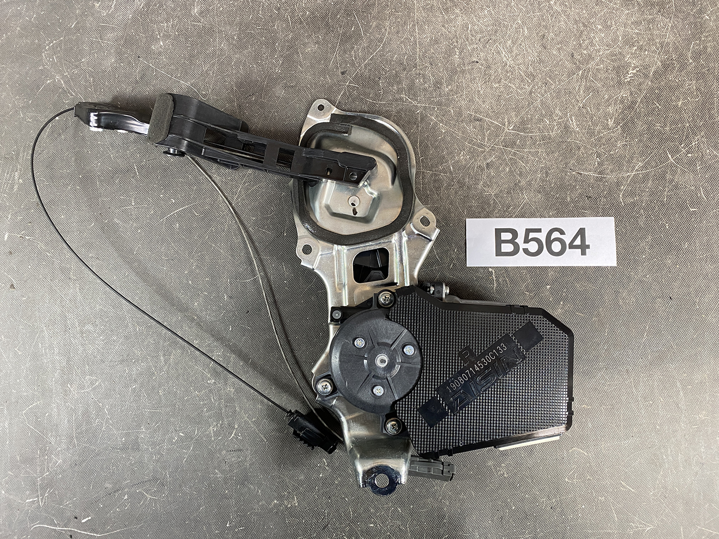 Suzuki Solio Mitsubishi Delica D:2 Genuine Power Slide Door Motor P81P0R Right Side 3 Automotive power window regulator with motor and wiring, labeled B564 on a workshop surface.