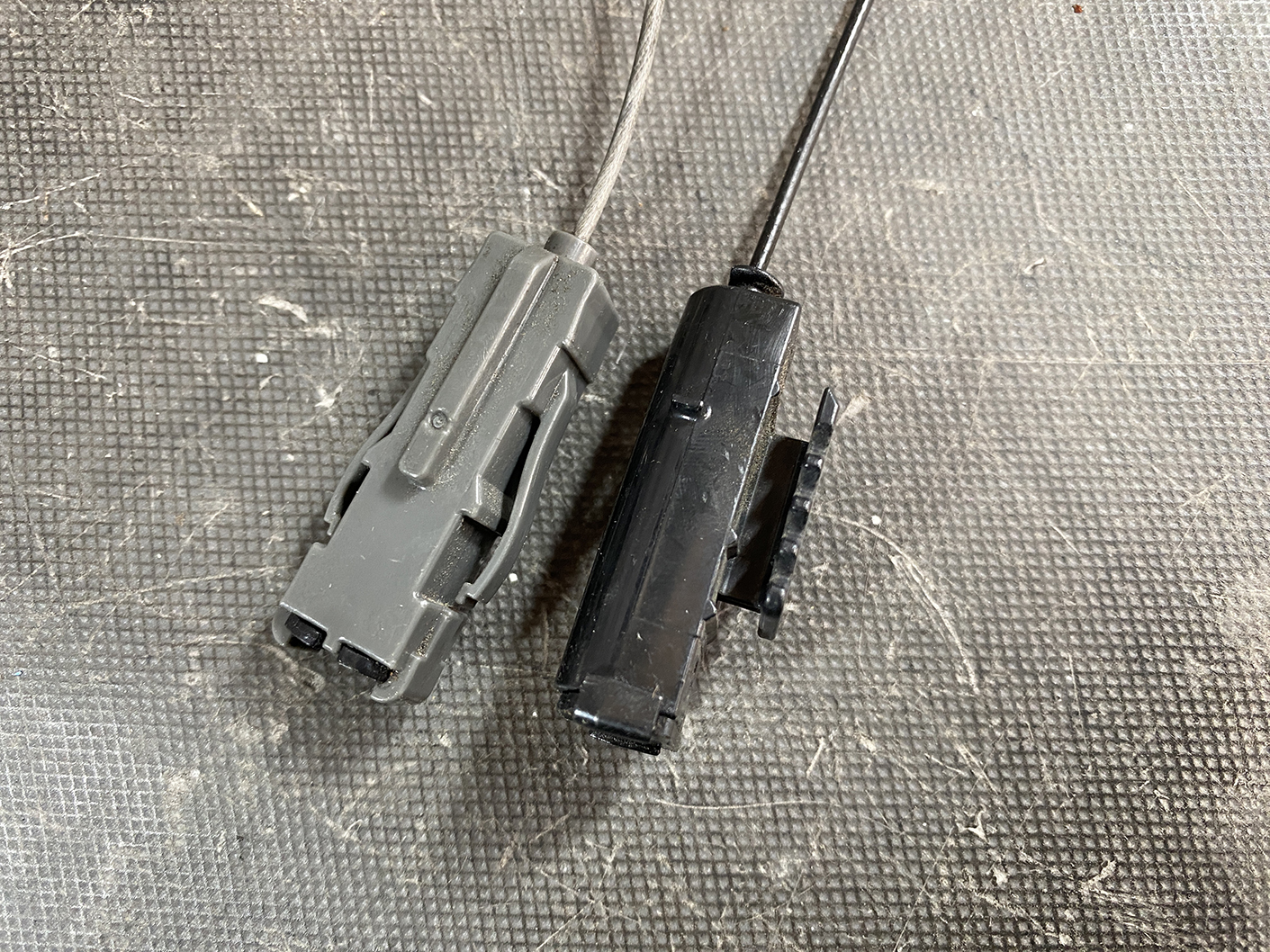 Suzuki Solio Mitsubishi Delica D:2 Genuine Power Slide Door Motor P81P0R Right Side 6 Two automotive electrical connectors in gray and black with locking latches and attached wires on a textured surface.